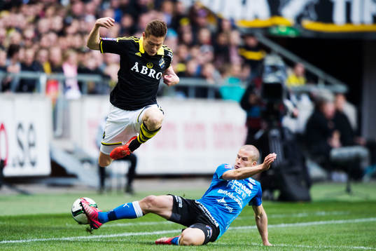 s Haukur Hauksson och Halmstads Christoffer Andersson