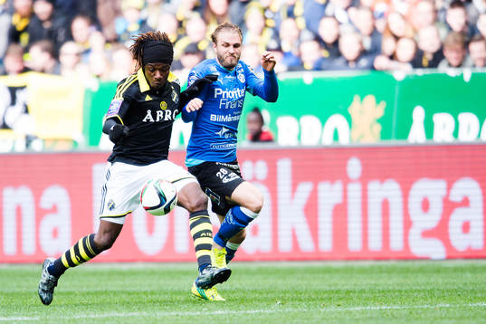 s Mohamed Bangura och Halmstads Jesper Westerberg