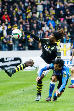 s Mohamed Bangura och Halmstads Antonio Rojas