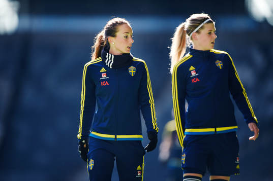 Sveriges Kosovare Asllani och Olivia Schough