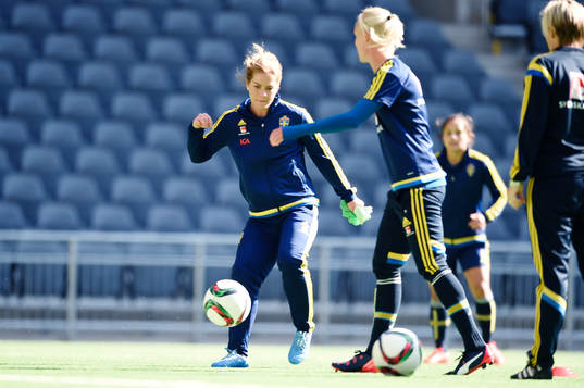 Sveriges Hanna Folkesson och Caroline Seger