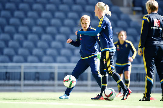Sveriges Hanna Folkesson och Caroline Seger