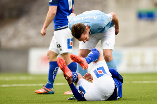 Malmö FFs Markus Rosenberg skäller på Sundsvalls Lars