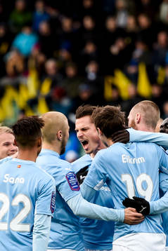 Malmö FFs spelare med Markus Rosenberg (m) jublar
