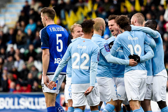 Malmö FFs spelare med Markus Rosenberg (m) jublar