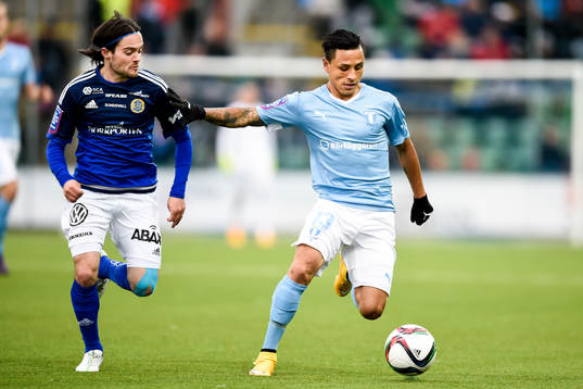 Sundsvalls Robbin Sellin och Malmö FFs Victor Yoshimar