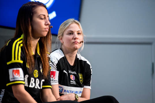 s Petra Andersson och Umeå IK:s Lisa Lantz