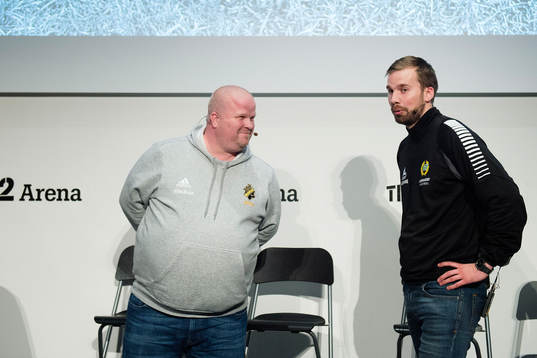 s tränare Mattias Eriksson och Hammarbys tränare Pär