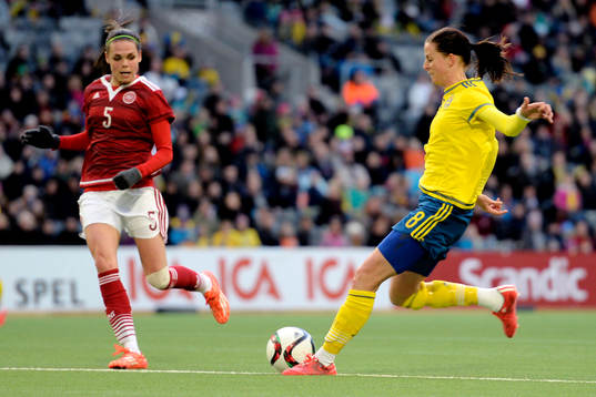 Sveriges Lotta Schelin gör 2-2