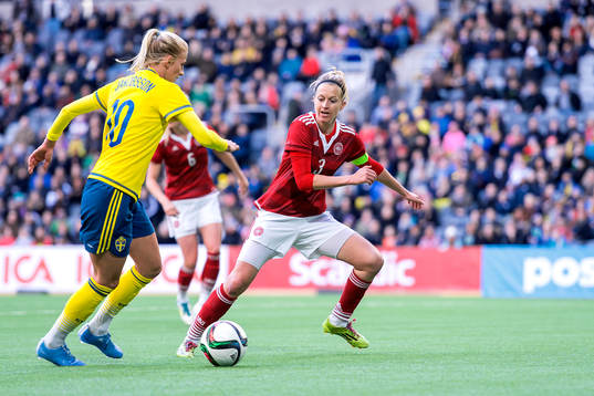 Sveriges Sofia Jakobsson och Danmarks Janni Arnth Jensen