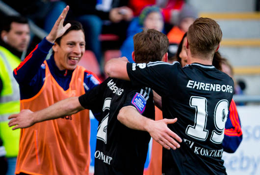 IFK Göteborgs Emil Salomonsson gör 0-1 och jublar