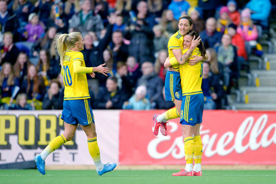 Bläddra bland fler bilder av Fotboll, Dam, Landskamp, Sverige - Danmark
