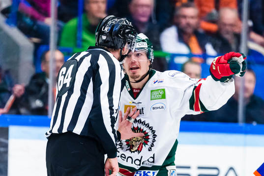Frölundas Andreas Johnson visar känslor mot Linjedomare
