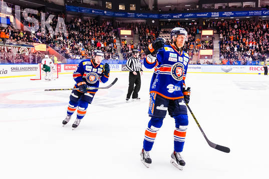 Växjös Nick Johnson och Tuomas Kiiskinen firar