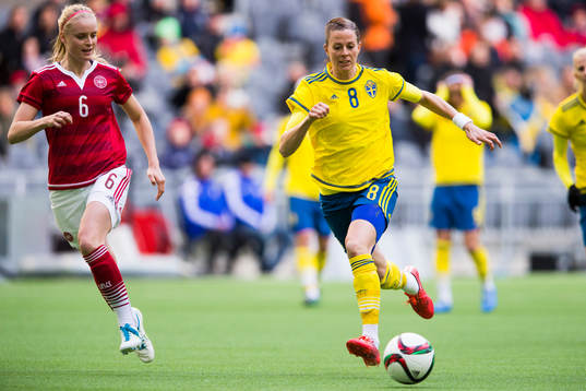 Danmarks Nina Frausing Pedersen och Sveriges Lotta Schelin