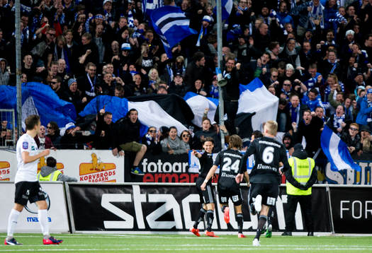 IFK Göteborgs Lasse Vibe gör 0-2 och pekar på Örebros