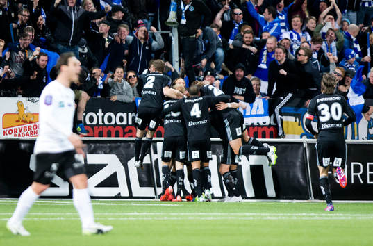 IFK Göteborgs Lasse Vibe gör 0-2 och jublar fram IFK