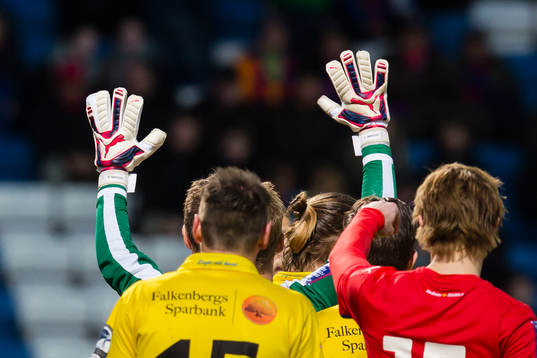 Helsingborgs målvakt Pär Hansson har specialsydd