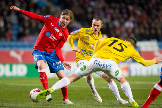 Helsingborgs Darijan Bojanic med bollen