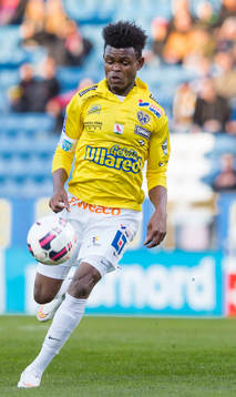 Falkenbergs Godsway Donyoh med bollen