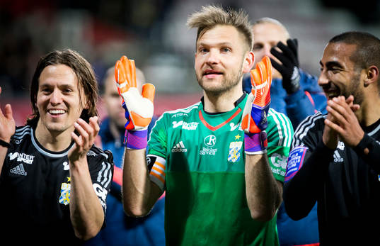 IFK Göteborgs Lasse Vibe, målvakt John Alvbåge och