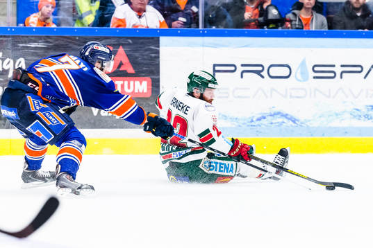 Frölundas Lukas Bengtsson faller