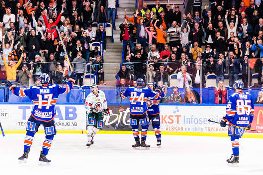 Växjös spelare jublar