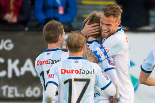 Gefles Johan Oremo kramas av David Fällman, Johan