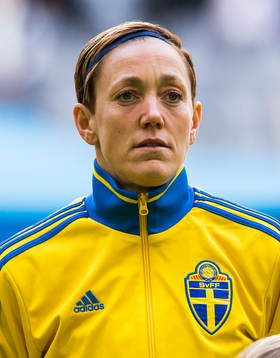 Sveriges Therese Sjögran innan fotbollslandskampen mellan
