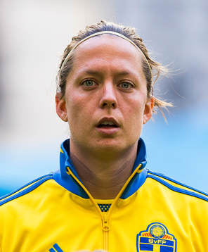 Sveriges Lina Nilsson innan fotbollslandskampen mellan