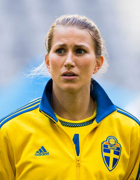 Sveriges Emma Berglund innan fotbollslandskampen mellan