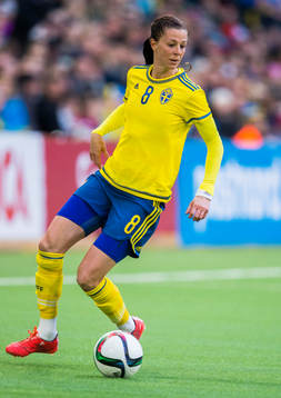 Sveriges Lotta Schelin med bollen