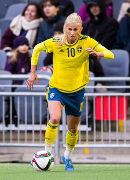 Sveriges Sofia Jakobsson med bollen