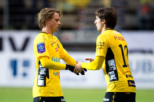 Elfsborgs Simon Hedlund byts ut mot Elfsborgs Arber Zeneli
