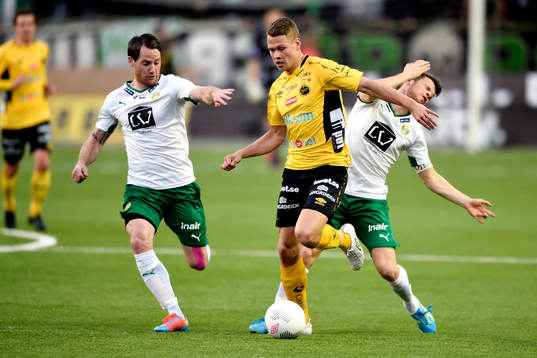 Elfsborgs Viktor Claesson och Hammarbys Johan Persson och