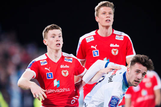 Kalmars Victor Agardius och Gefles Dardan Mustafa med
