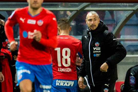 Helsingborgs manager Henrik Larsson bytar ut Jordan Larsson