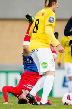 Helsingborgs Jordan Larsson står på öronen