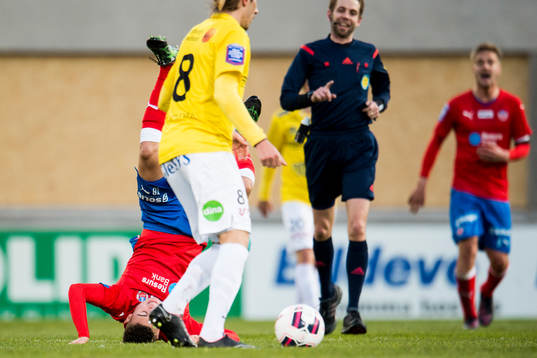 Helsingborgs Jordan Larsson står på öronen