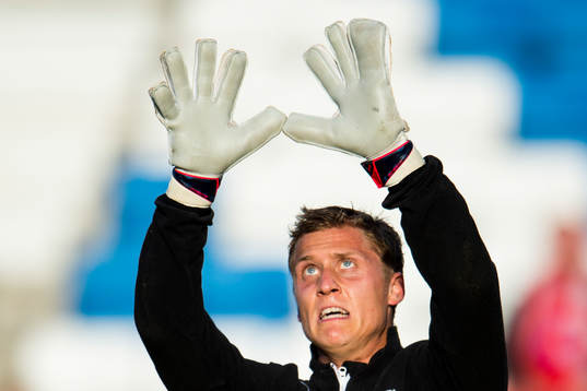 Helsingborgs målvakt Pär Hansson har brutit sitt vänstra
