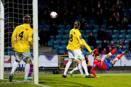 Helsingborgs Jordan Larsson testar en cykelspark