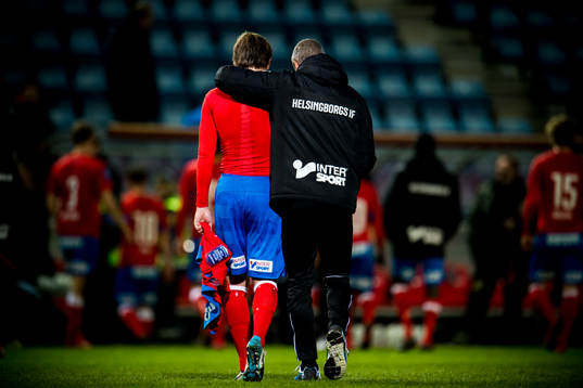 Helsingborgs manager Henrik Larsson håller om Darijan