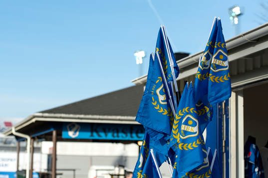 Halmstads flaggor före fotbollsmatchen i Allsvenskan
