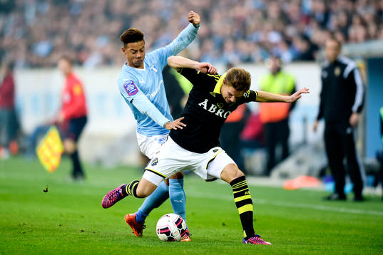 s Johan Blomberg och Malmö FFs Tobias Sana