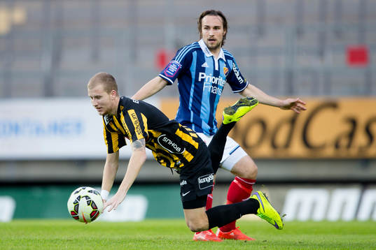 Häckens Simon Gustafson faller