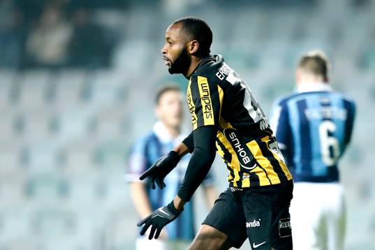 Häckens René Makondele jublar