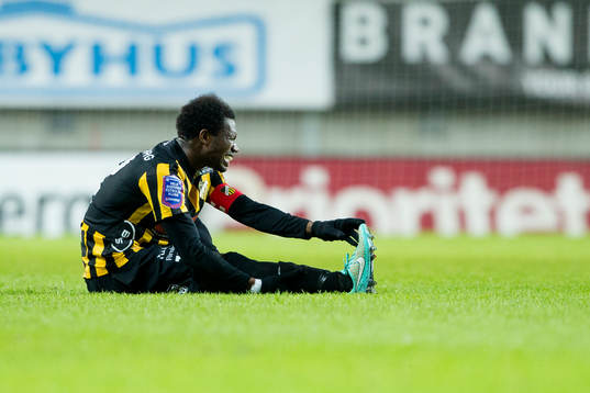 Häckens Mohammed Abubakari skadar sig och tvingas utgå