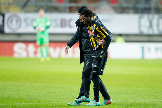 Häckens Mohammed Abubakari skadar sig och tvingas utgå