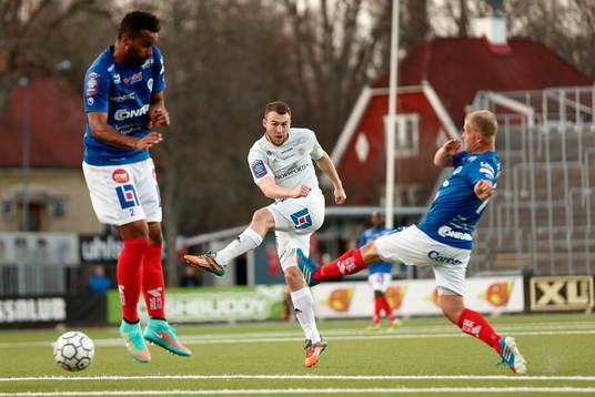 GIF Sundsvalls Rúnar Már Sigurjónsson skjuter