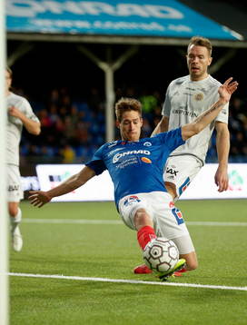Målchans för Åtvidabergs Victor Sköld intill GIF
